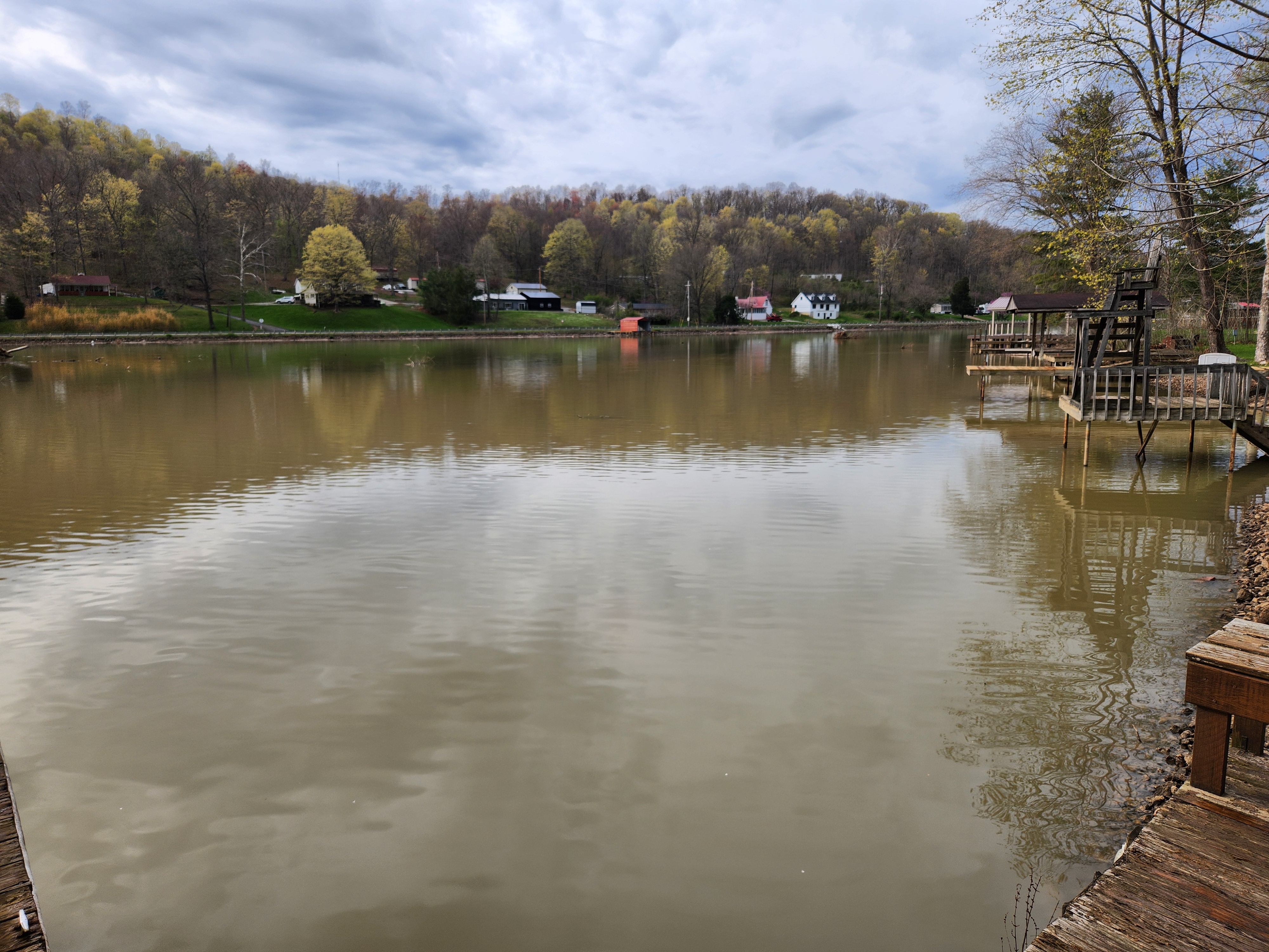 House on Lake White in Waverly, OH. Can be a nice STR !!